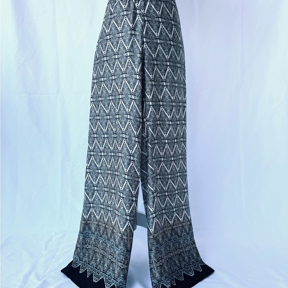 Women's Wide Leg Patterned Pants - Picture 3 of 10